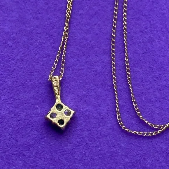 💛 10k Yellow Gold Flower Emerald & Diamond Necklace - Picture 4 of 8